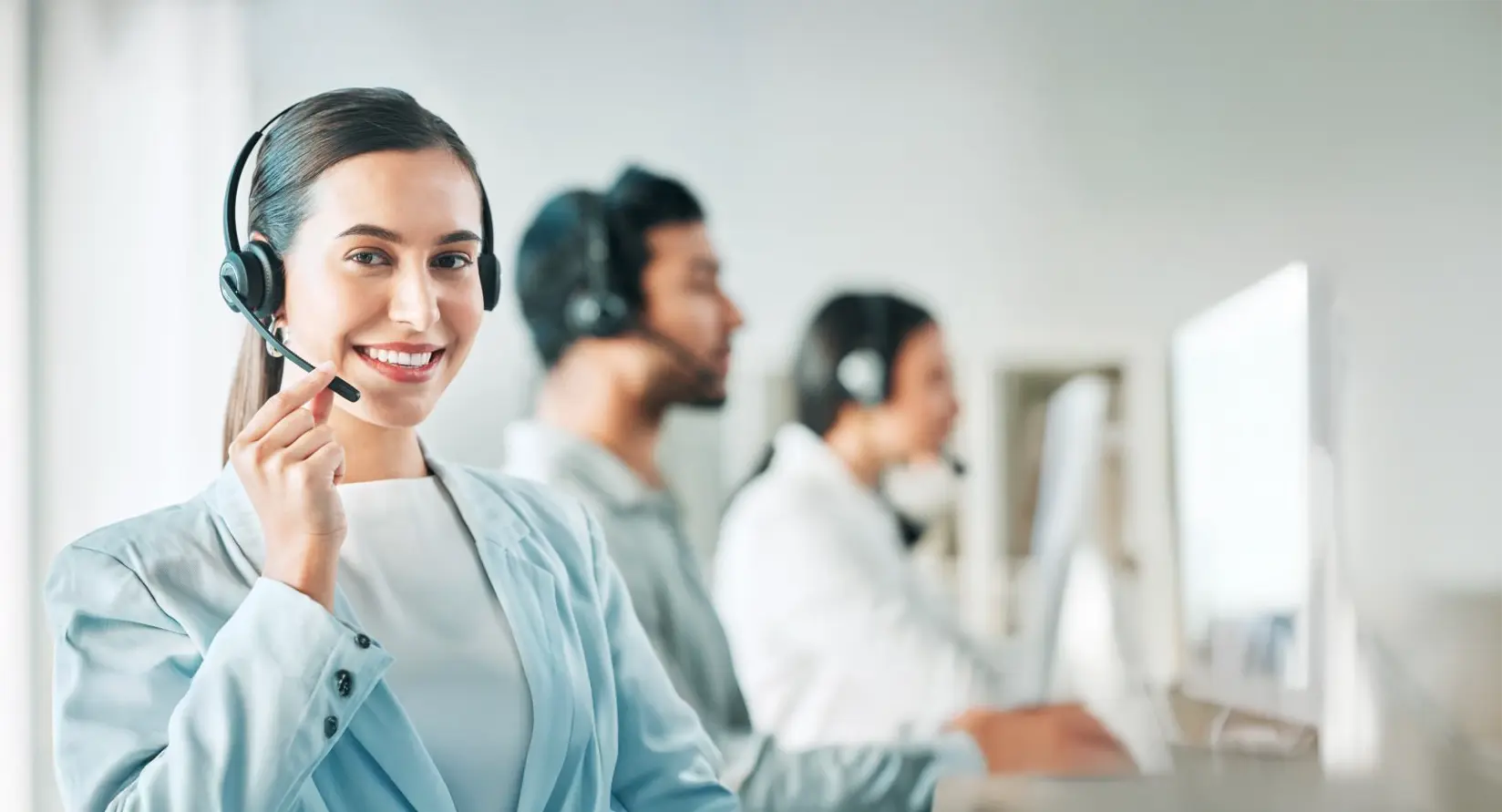 virtual receptionist answering business calls