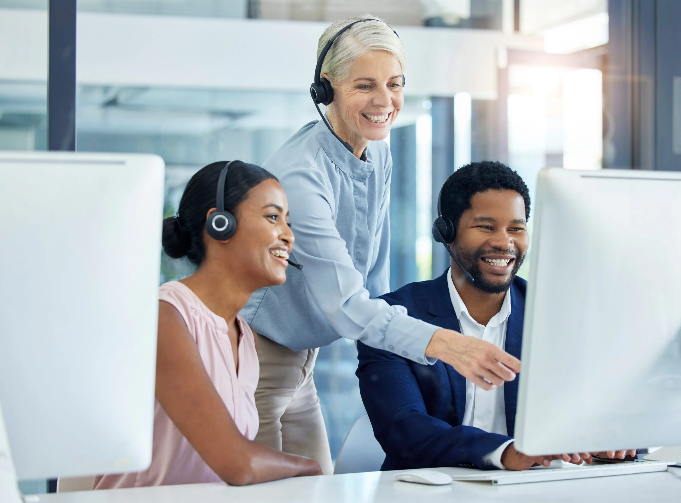 Live virtual receptionist serving businesses